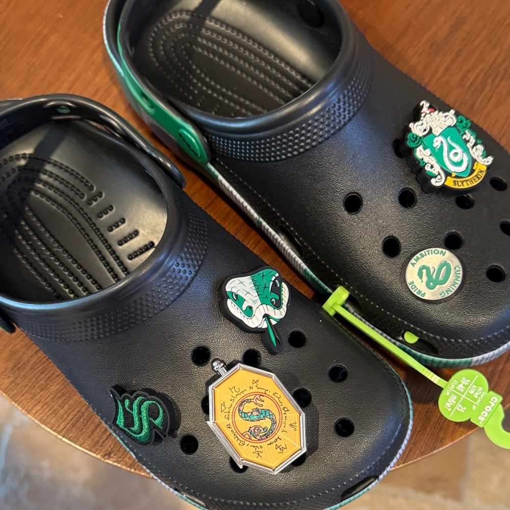 CROCS Black and Green Clogs with Fun Emblems NWOT - Picture 5 of 9